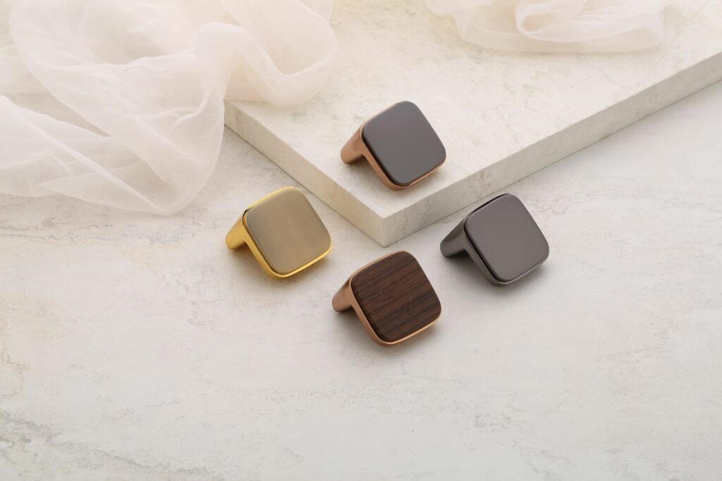 Altitude 3257 Knobs catalogue product